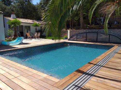 Spécialiste pose liner piscine et membrane armée en Charente-Maritime et Grand Ouest. 20 ans d’expérience, intervention rapide, devis gratuit.